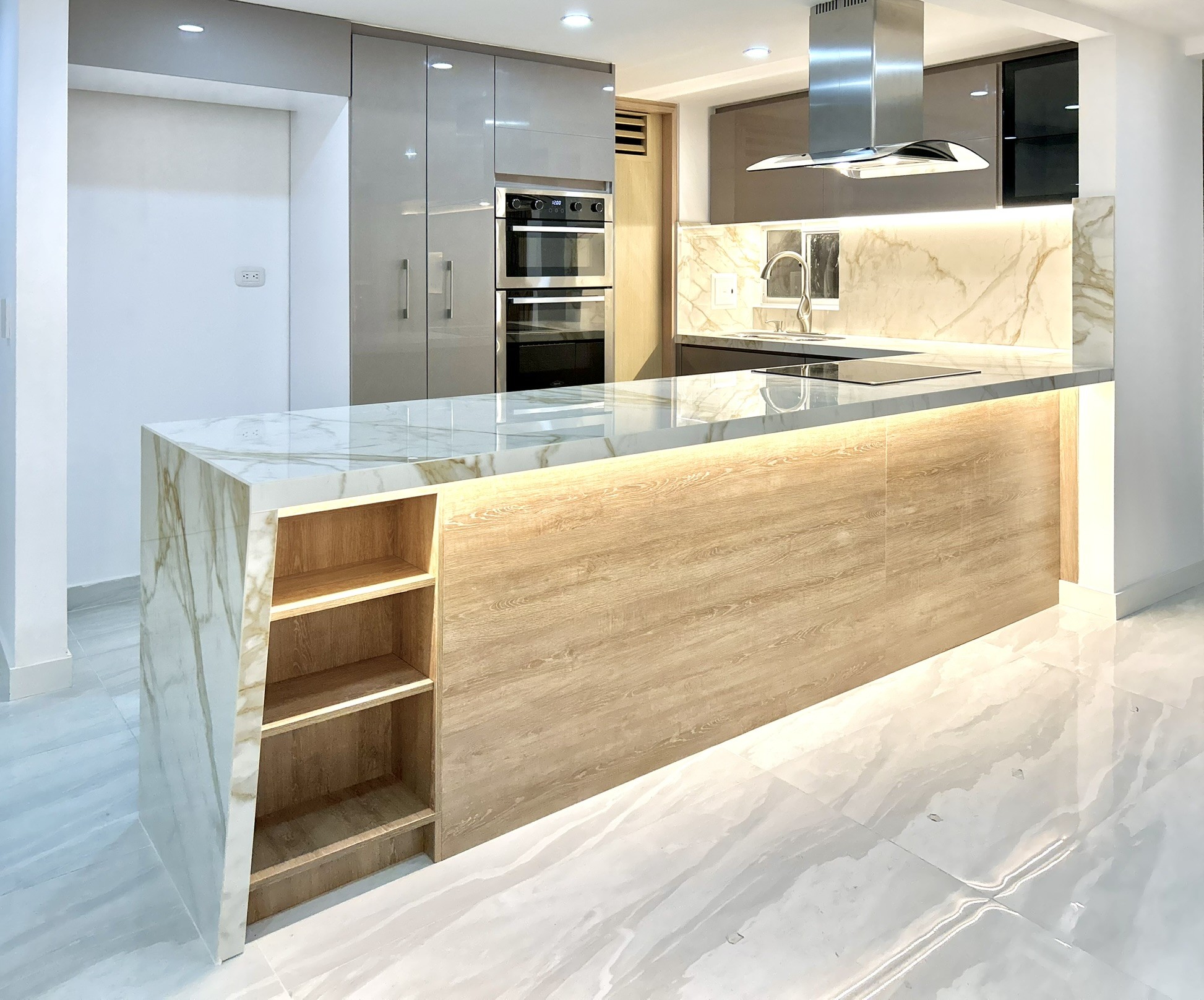 Cocina en mármol con isla